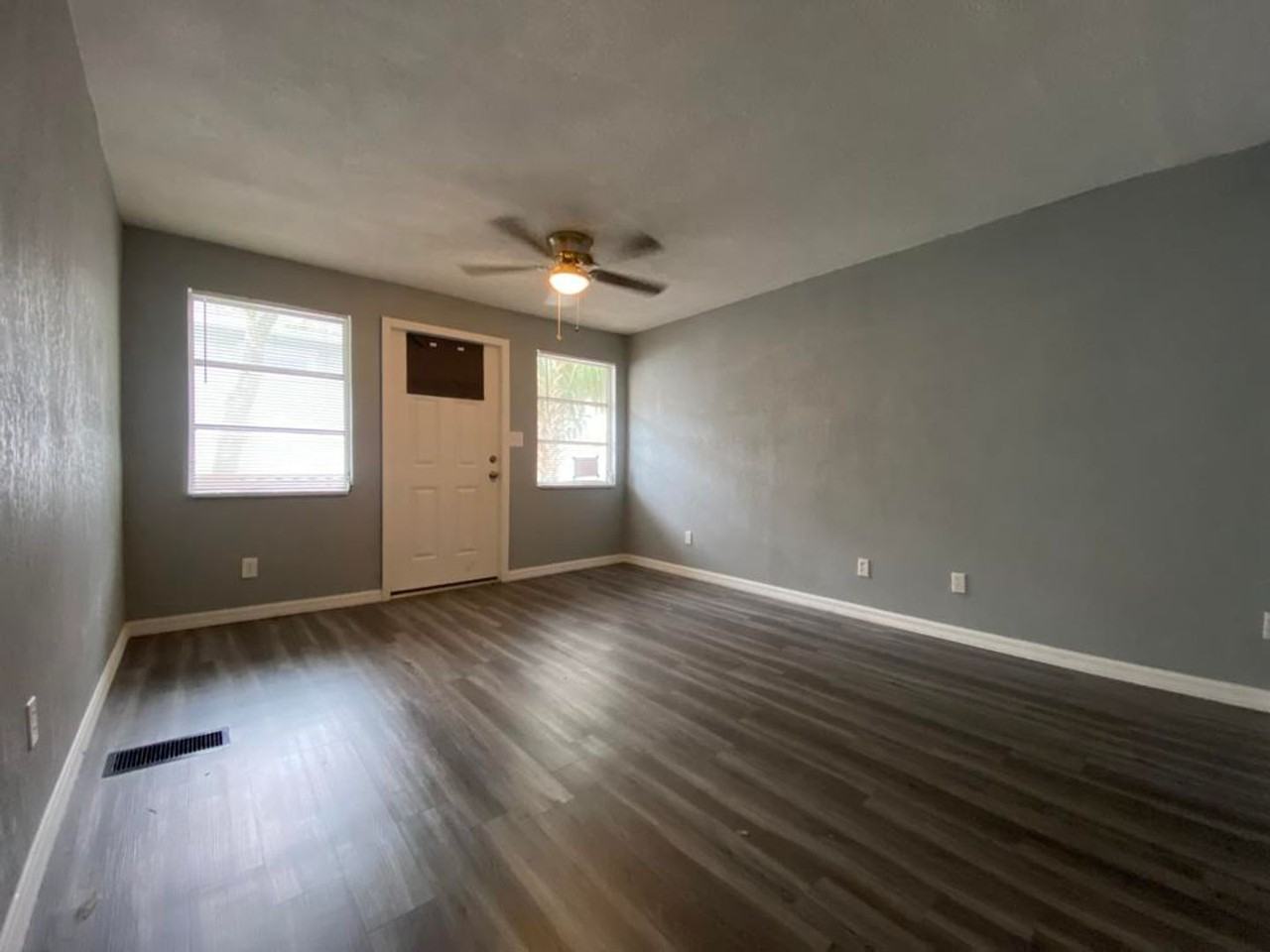 215 N Oleander Ave - Photo 6 of 16