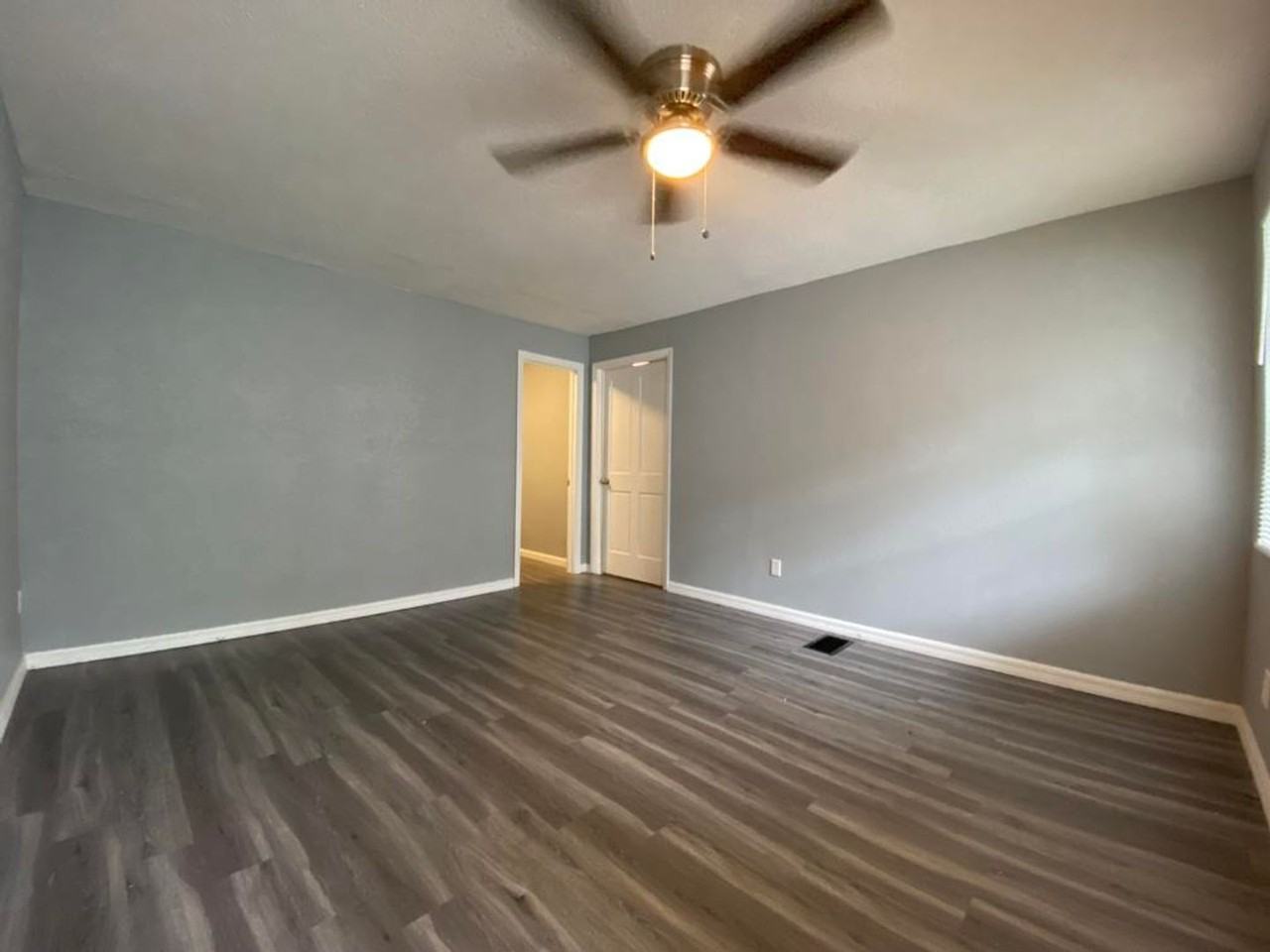 215 N Oleander Ave - Photo 7 of 16