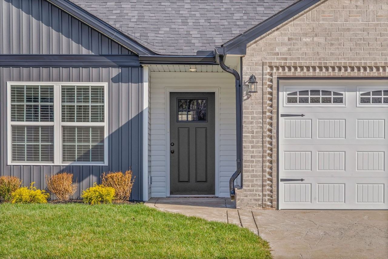 878 Lutz Ln - Photo 3 of 27