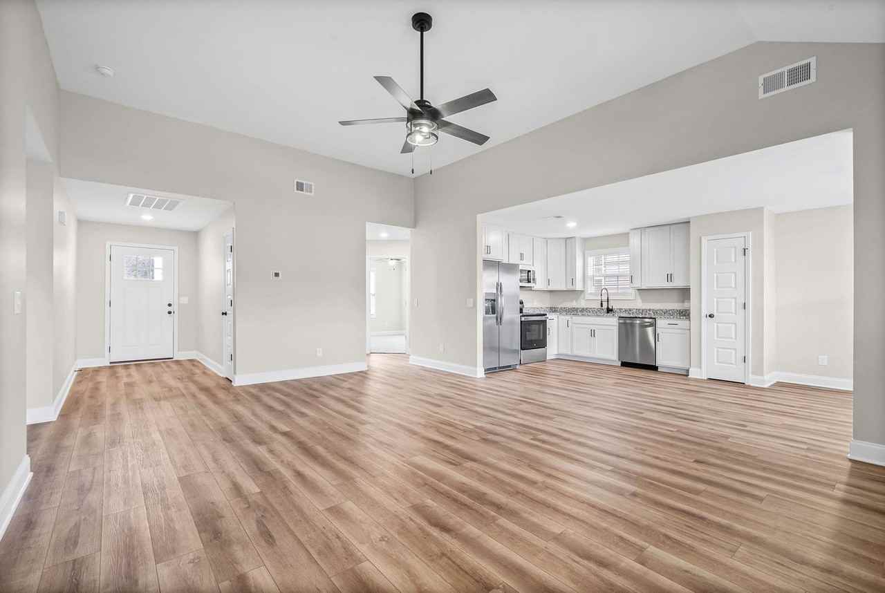 878 Lutz Ln - Photo 7 of 27