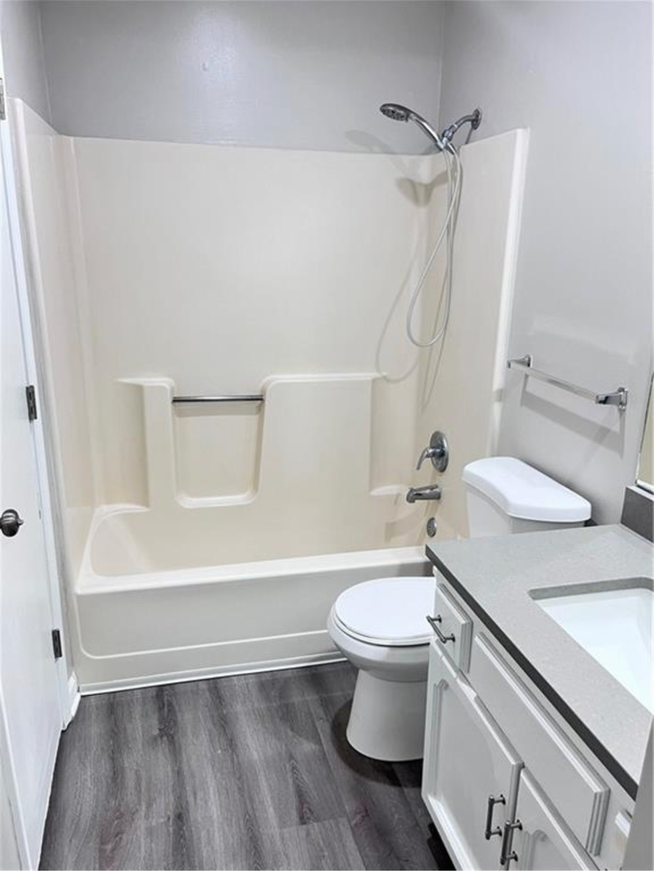 419 419 - 421 Spring Avenue - Photo 3 of 8