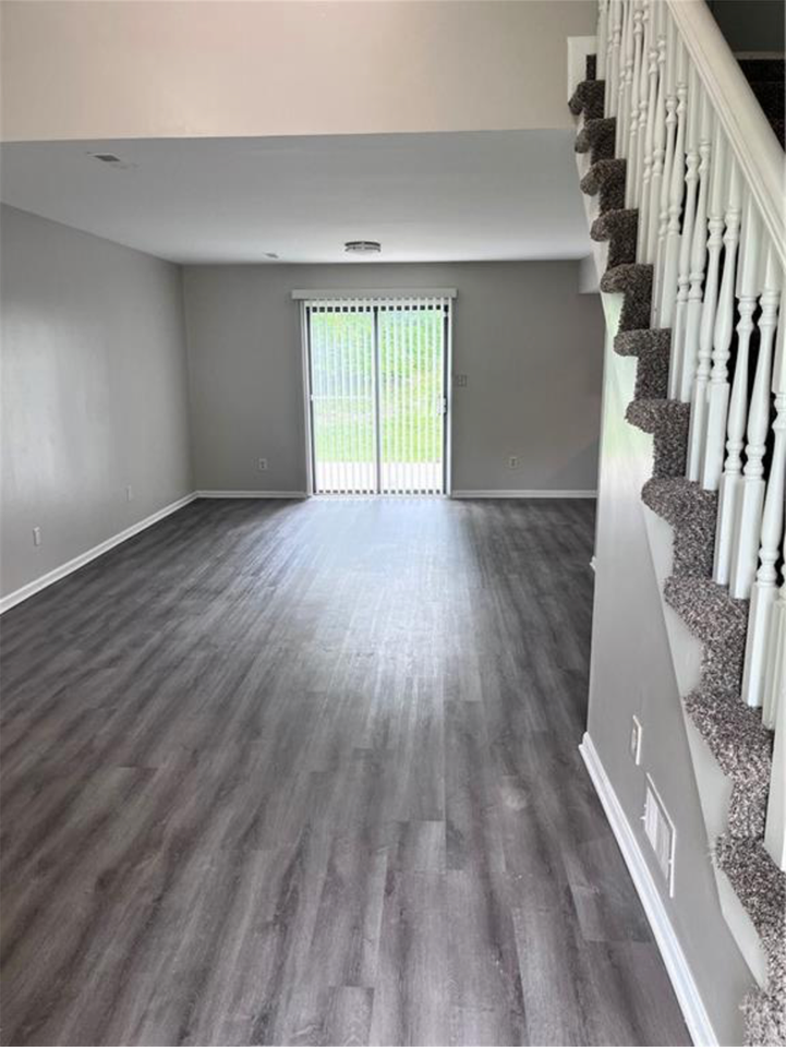 419 419 - 421 Spring Avenue - Photo 7 of 8