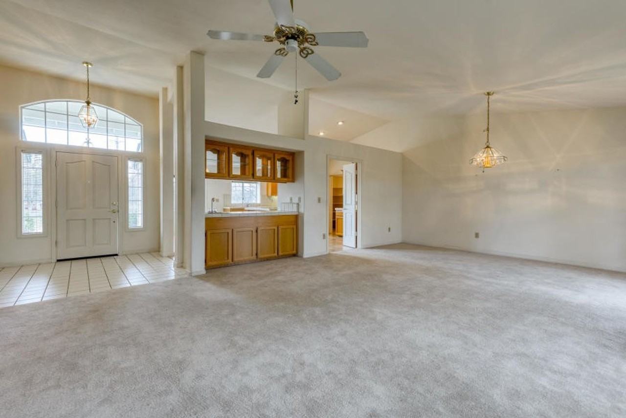 19431 Hollow Ln - Photo 3 of 17