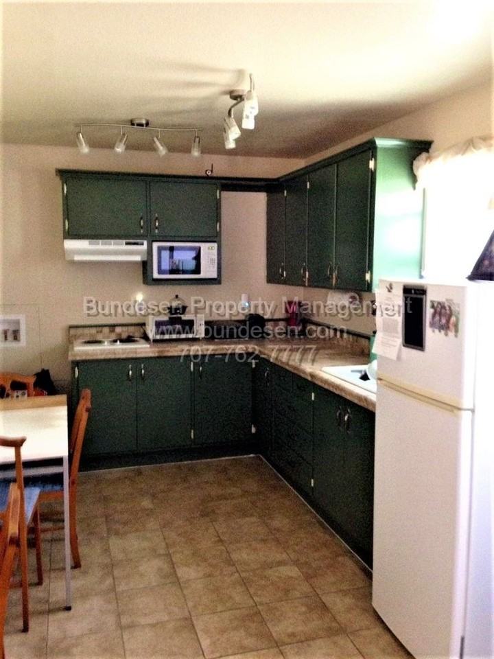 9936 Oak St - Photo 3 of 14