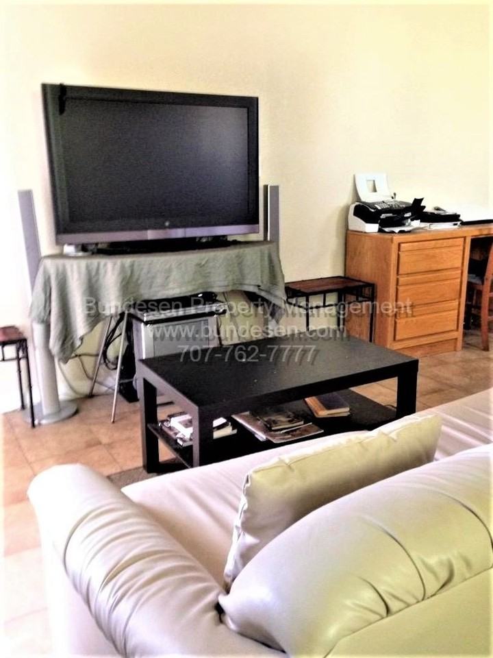 9936 Oak St - Photo 5 of 14