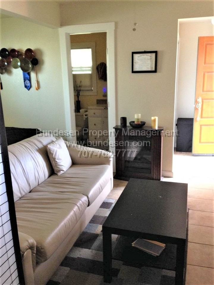 9936 Oak St - Photo 6 of 14