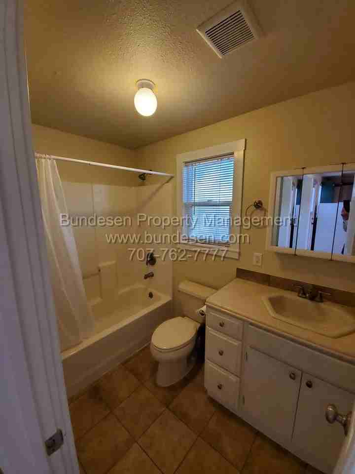 9936 Oak St - Photo 7 of 14