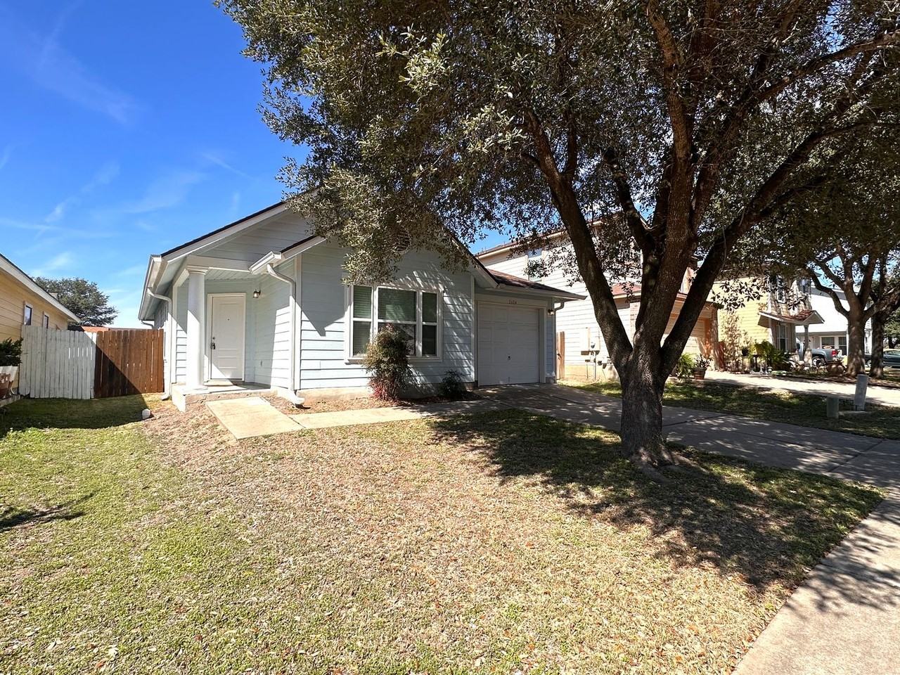 5604 Man O War Stretch Dr - Photo 2 of 20