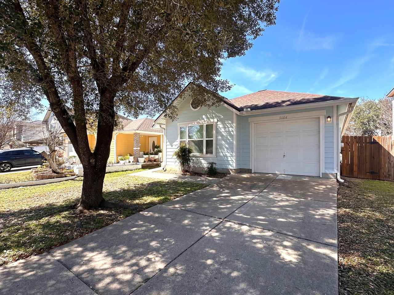 5604 Man O War Stretch Dr - Photo 3 of 20