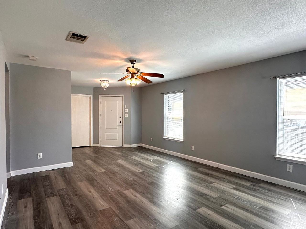 5604 Man O War Stretch Dr - Photo 7 of 20