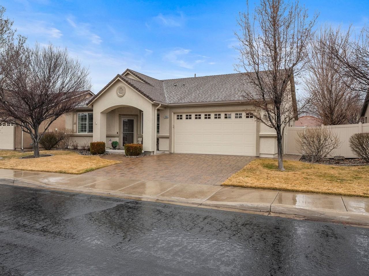 11060 Colton Dr - Photo 3 of 46