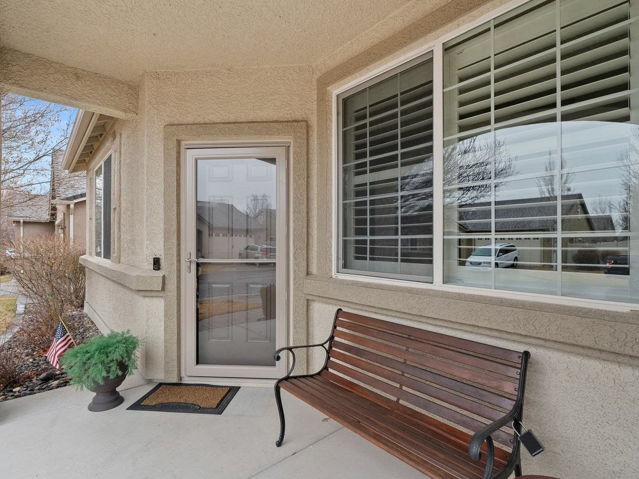 11060 Colton Dr - Photo 4 of 46