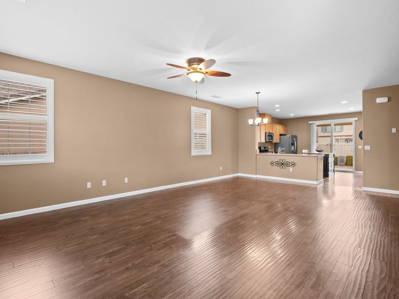 11060 Colton Dr - Photo 5 of 46