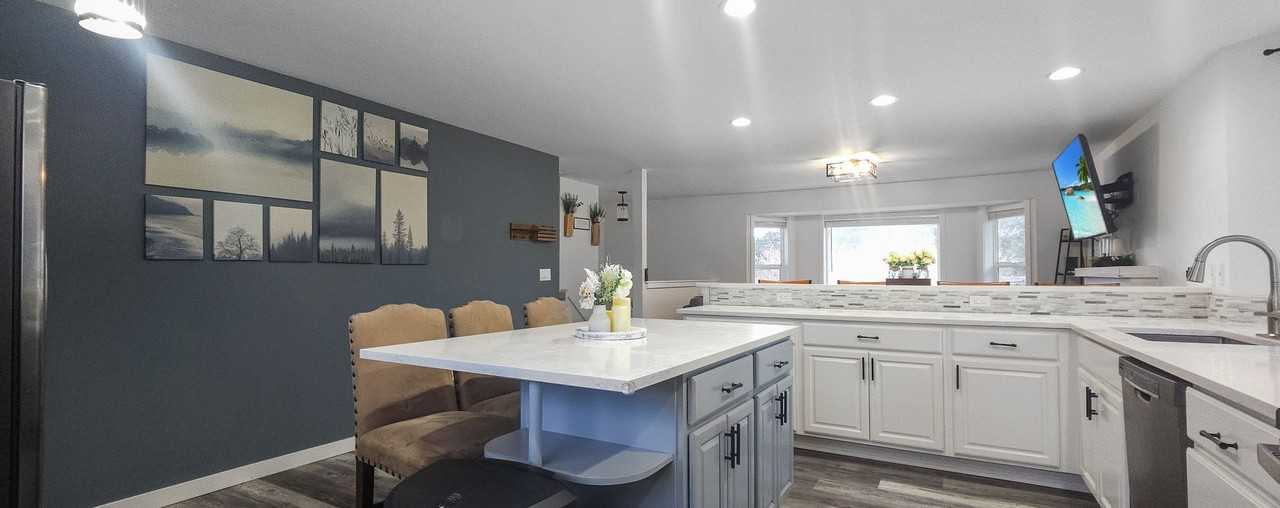 1109 S 77th St - Photo 5 of 27