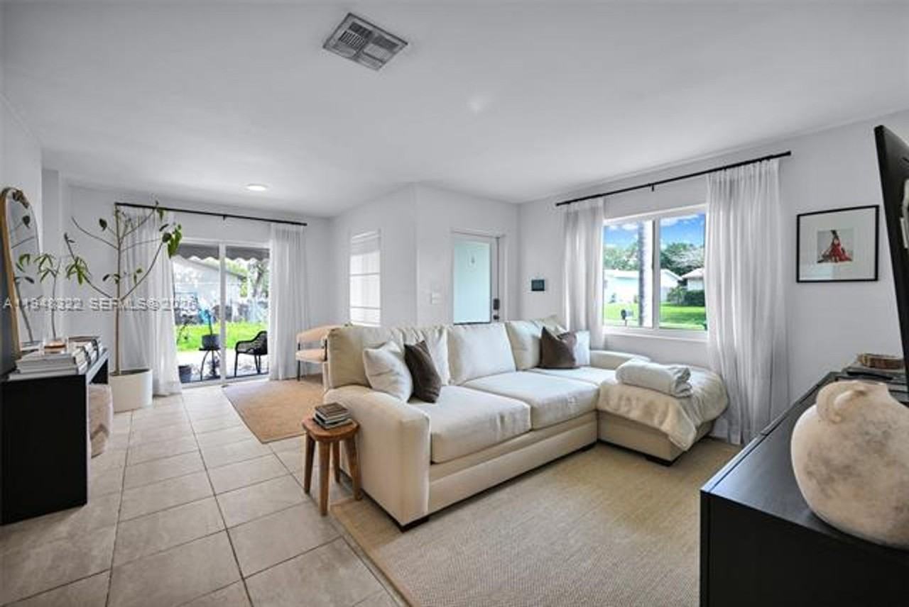 8780 8780 SW 200th Ter th 8780 - Photo 4 of 39