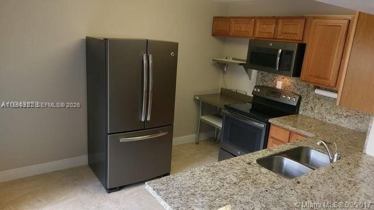 4708 4708 SW 67th Ave th L23 - Photo 2 of 19