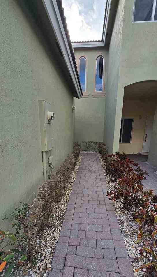 2344 Se 16th Ter - Photo 6 of 27