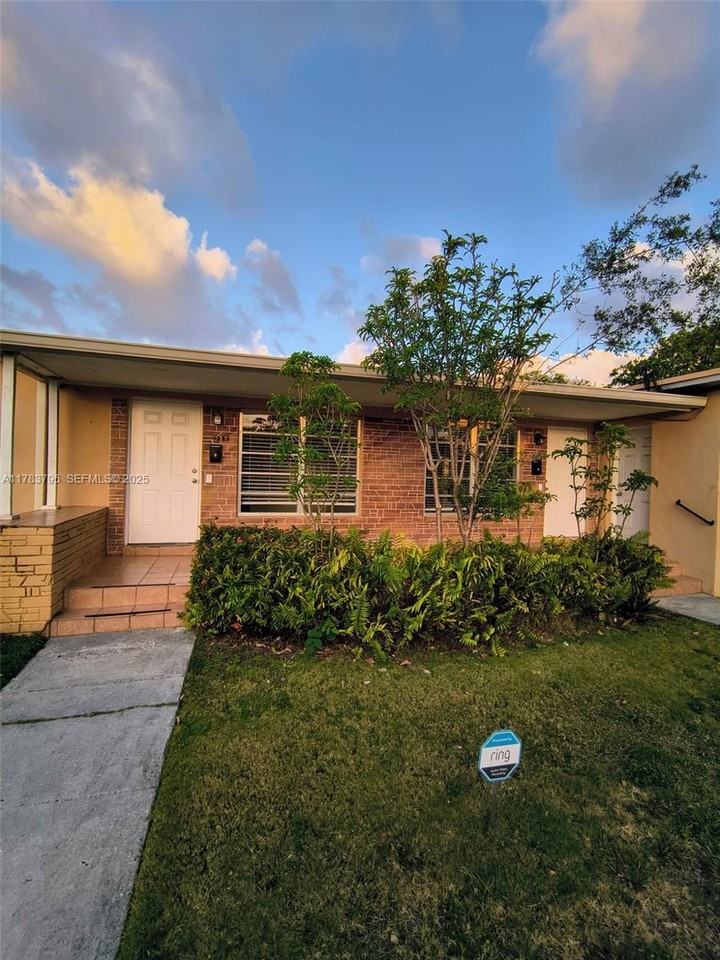 1225 Southwest 11th Avenue #1223 - Photo 6 of 13