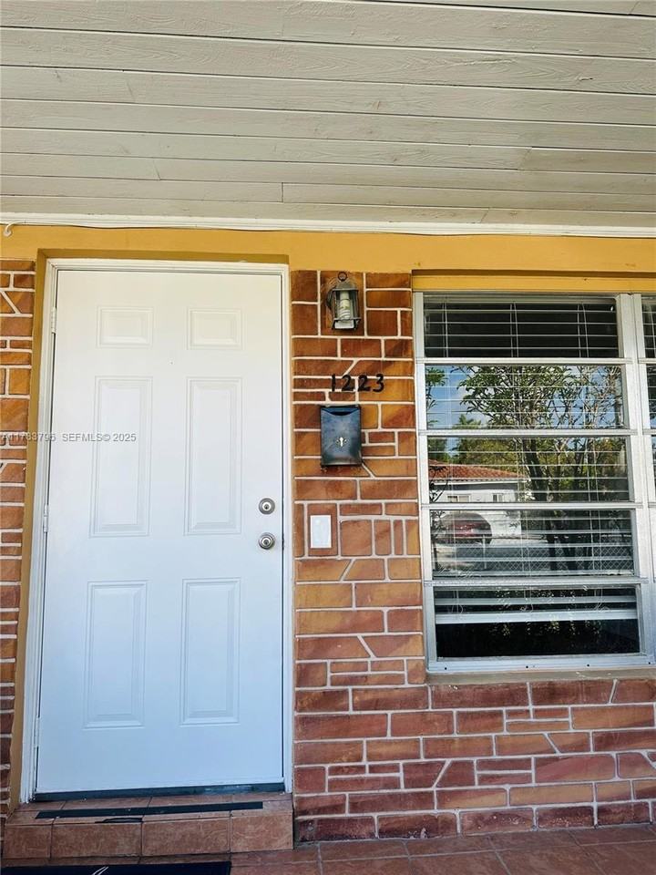 1225 Southwest 11th Avenue #1223 - Photo 7 of 13