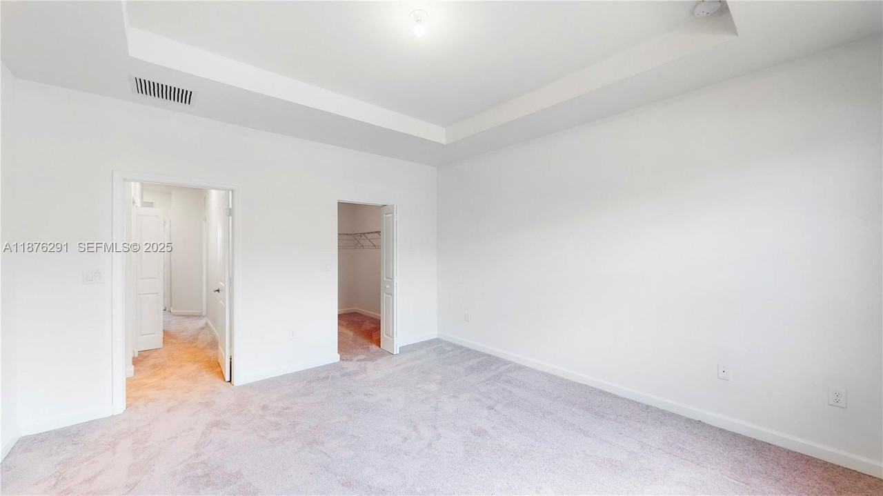 11961 Southwest 245 Terrace - Photo 4 of 20