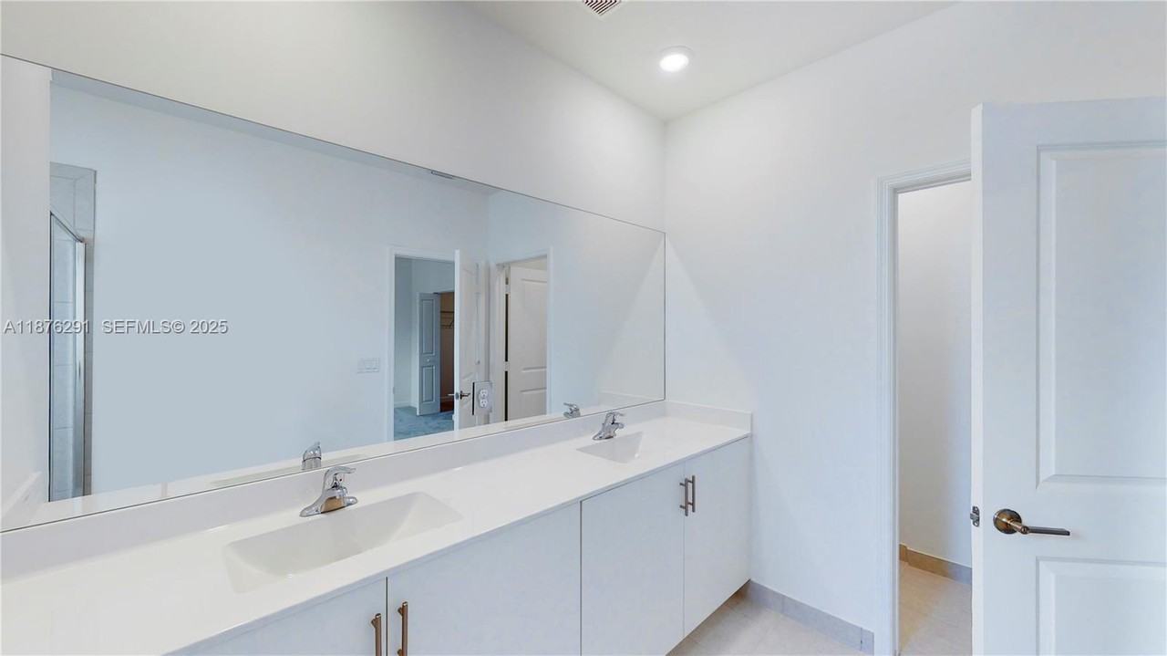 11961 Southwest 245 Terrace - Photo 6 of 20