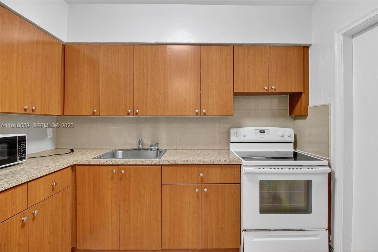 2744 Southwest 23rd Terrace #2 - Photo 5 of 38