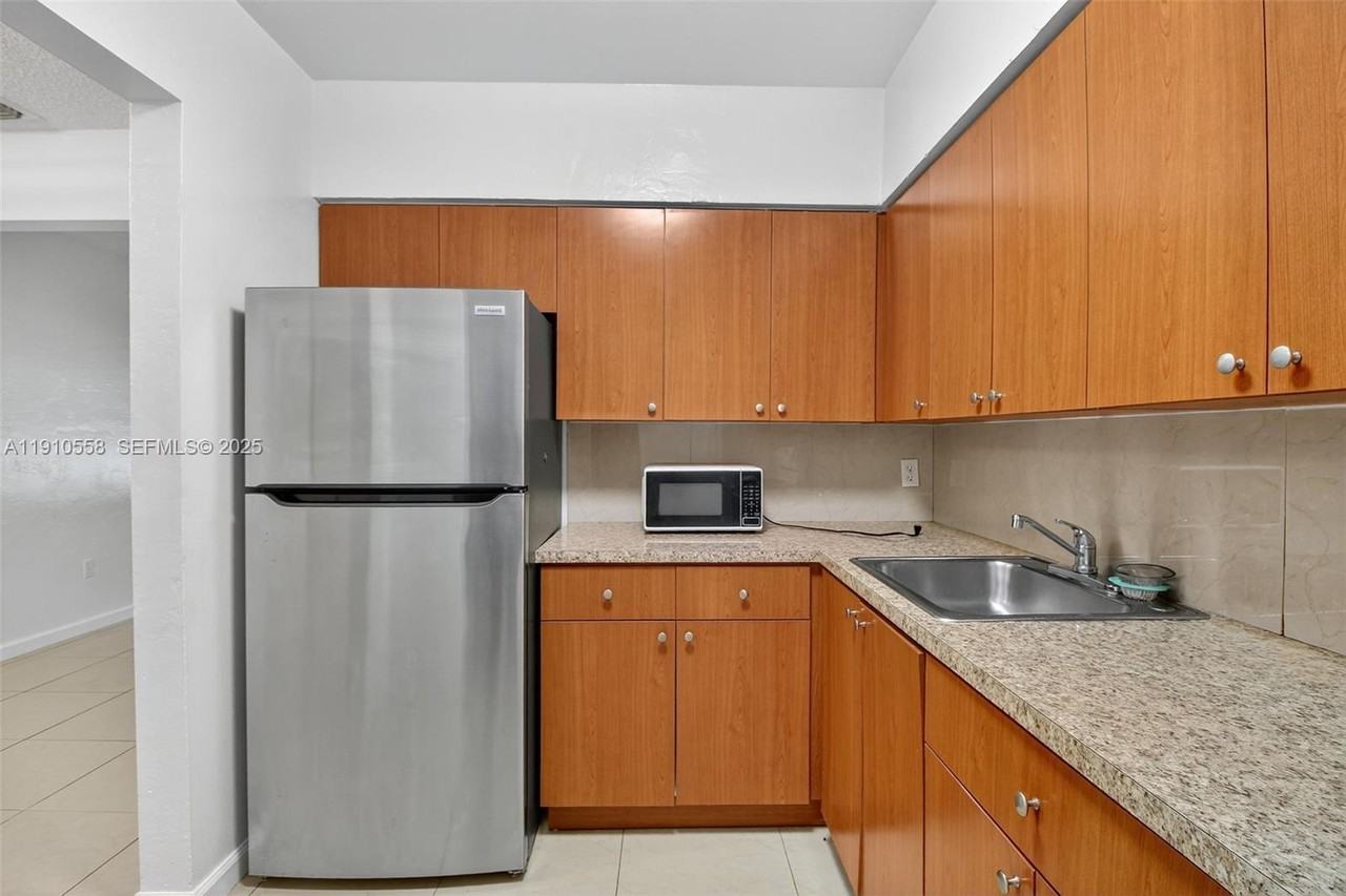 2744 Southwest 23rd Terrace #2 - Photo 6 of 38