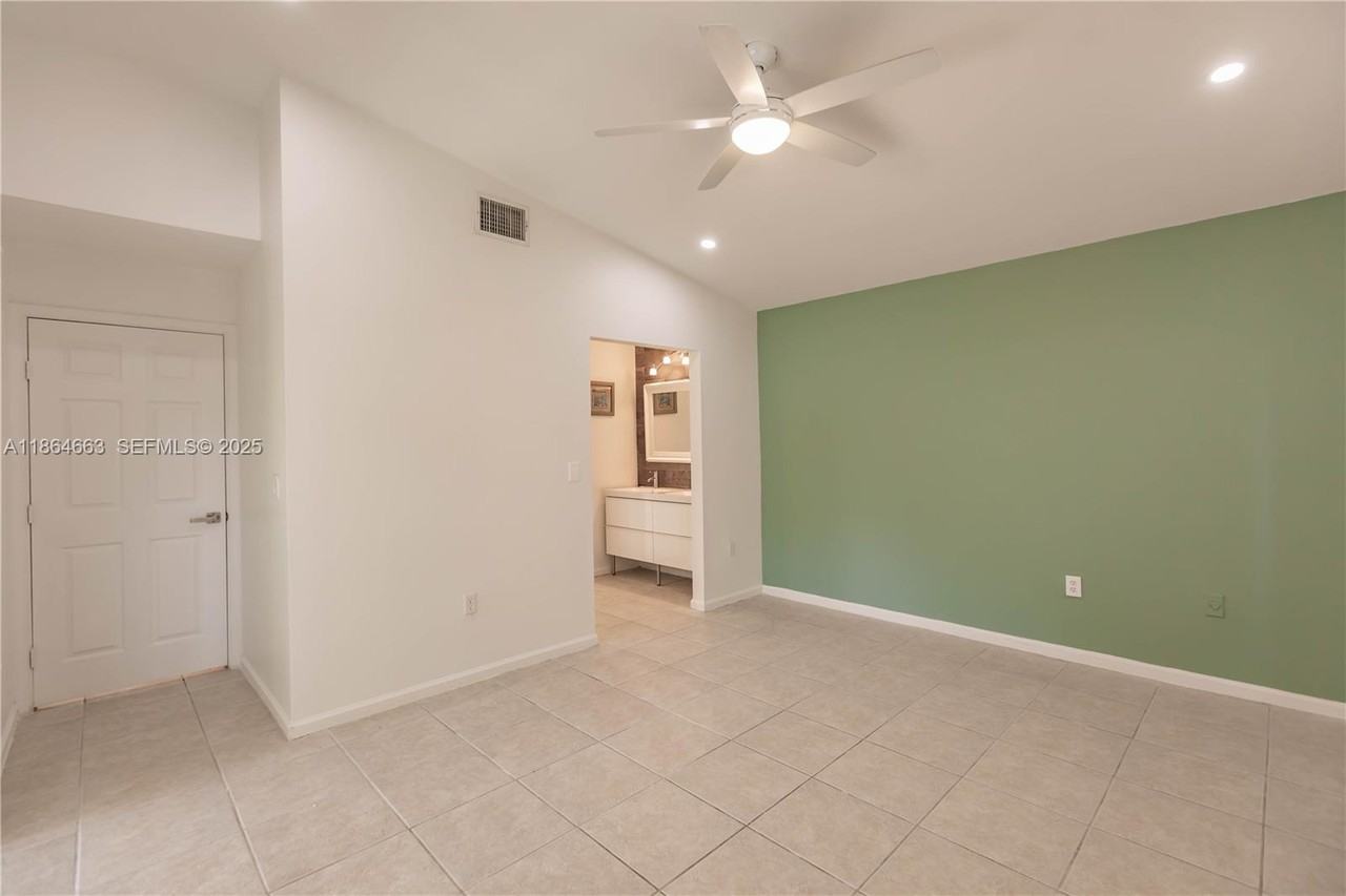 2235 Southeast 6th Court - Photo 2 of 33