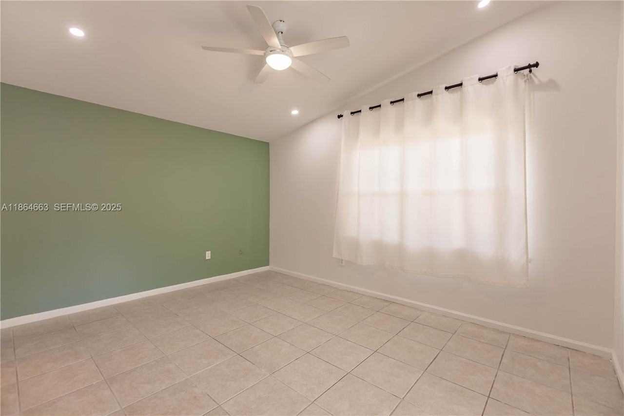 2235 Southeast 6th Court - Photo 3 of 33