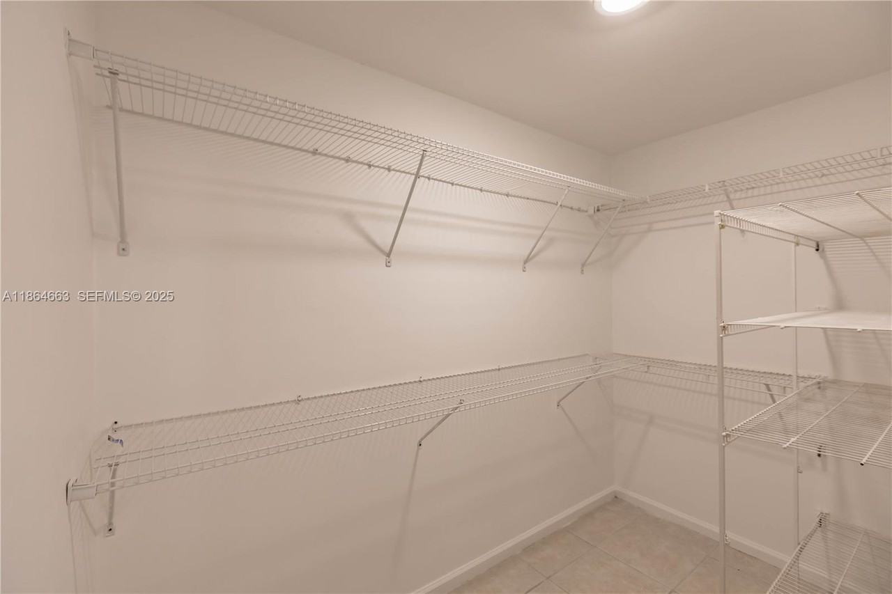 2235 Southeast 6th Court - Photo 5 of 33