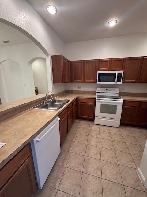 3073 Ashland Ln N - Photo 4 of 29