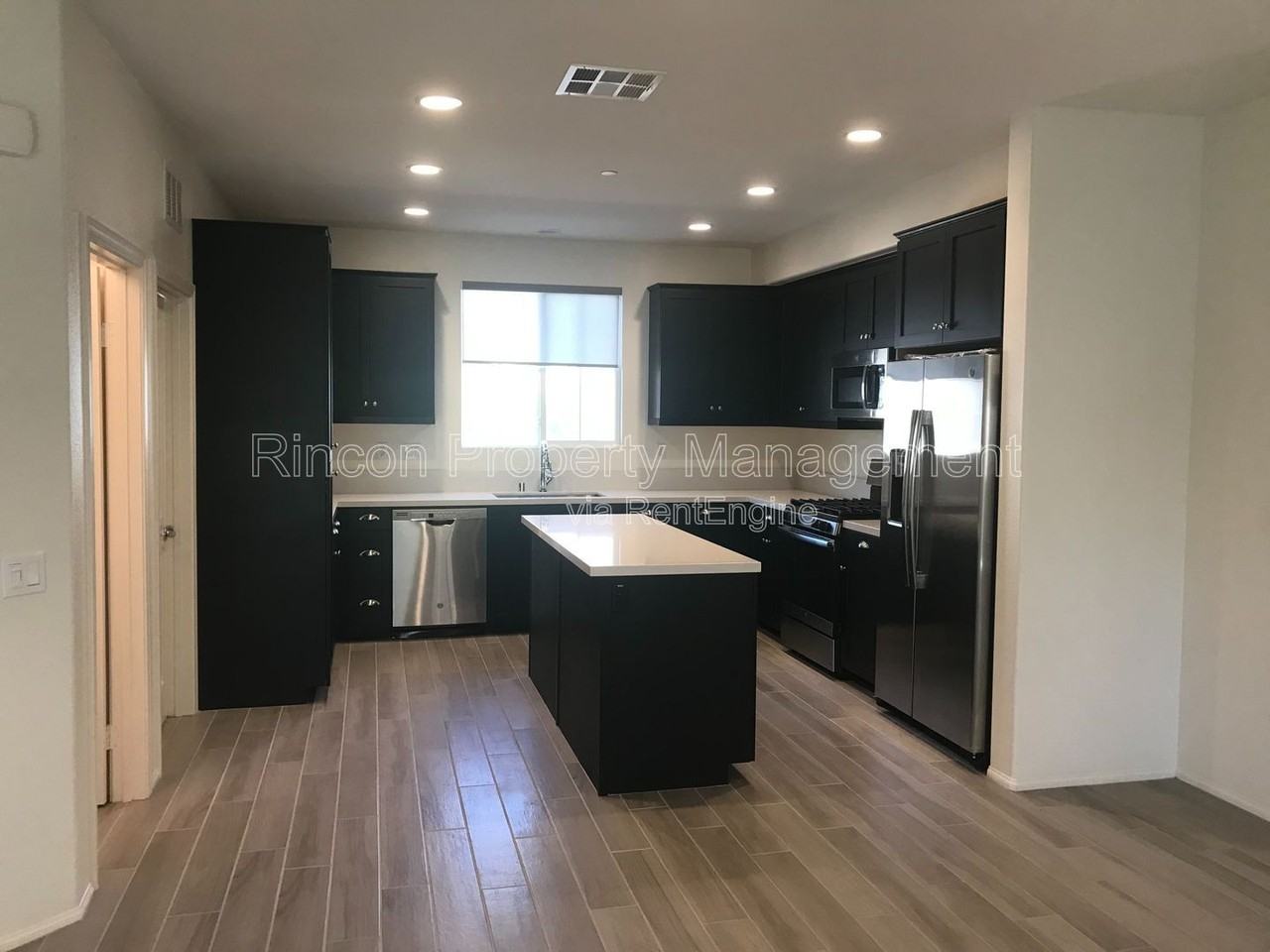 581 Pioneer St - Photo 7 of 32