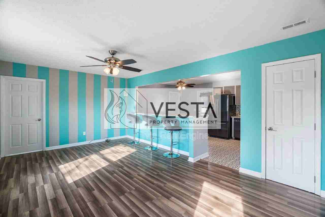 35 E Silverleaf Dr - Photo 3 of 27