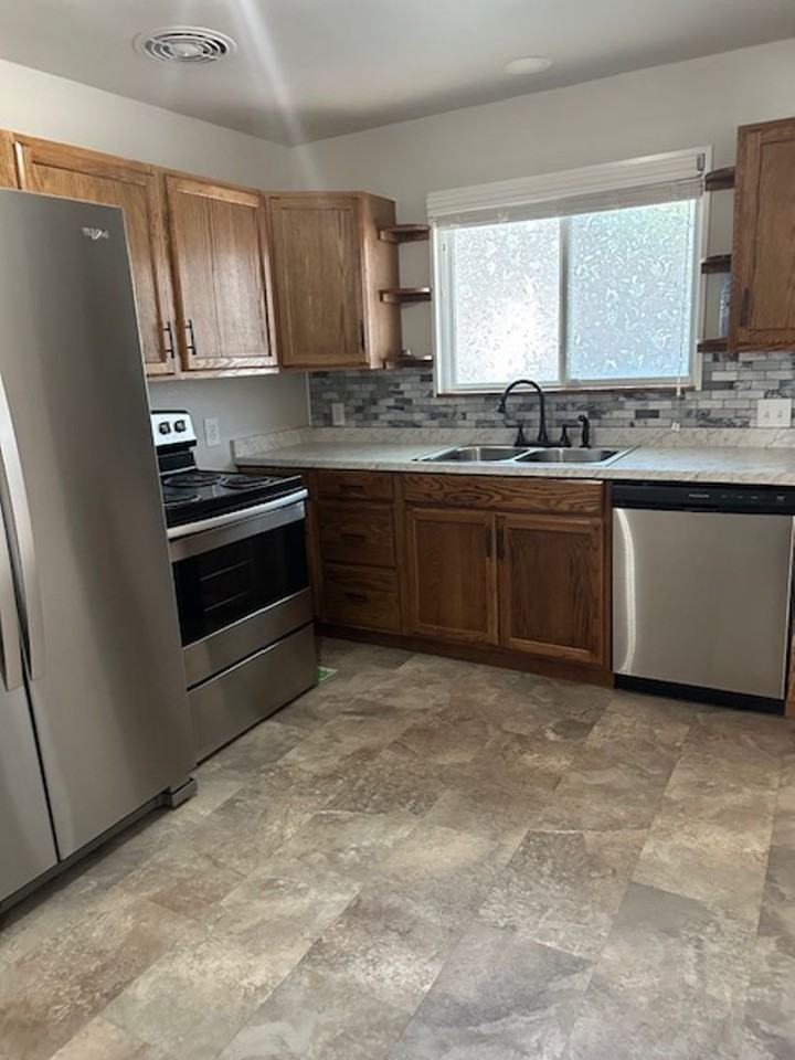 2410 Saint Clair Ave - Photo 6 of 14