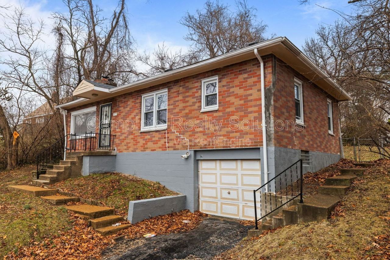 375 Adrian Dr - Photo 3 of 37