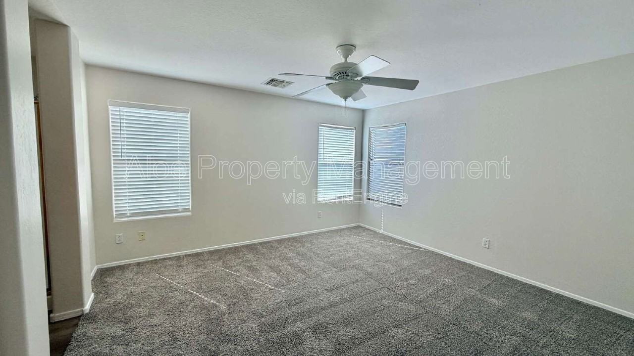 42291 W Desert Fairways Dr - Photo 6 of 18