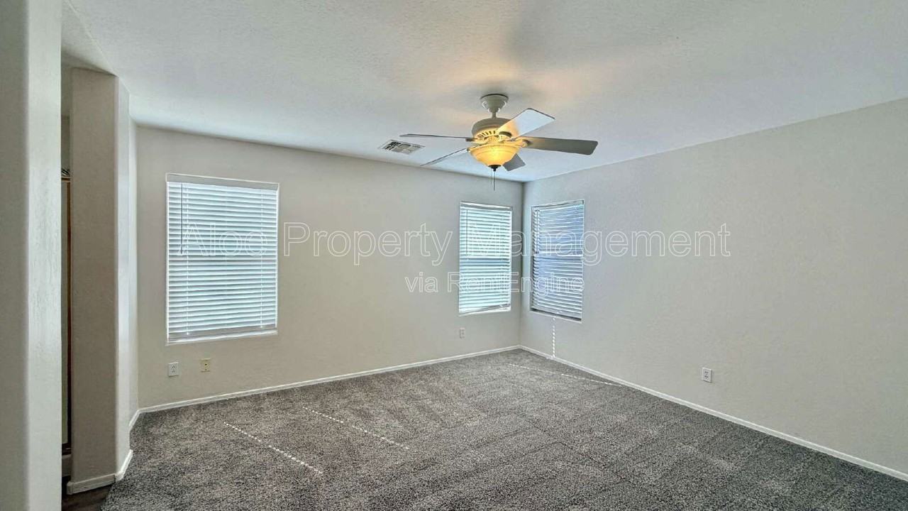 42291 W Desert Fairways Dr - Photo 7 of 18