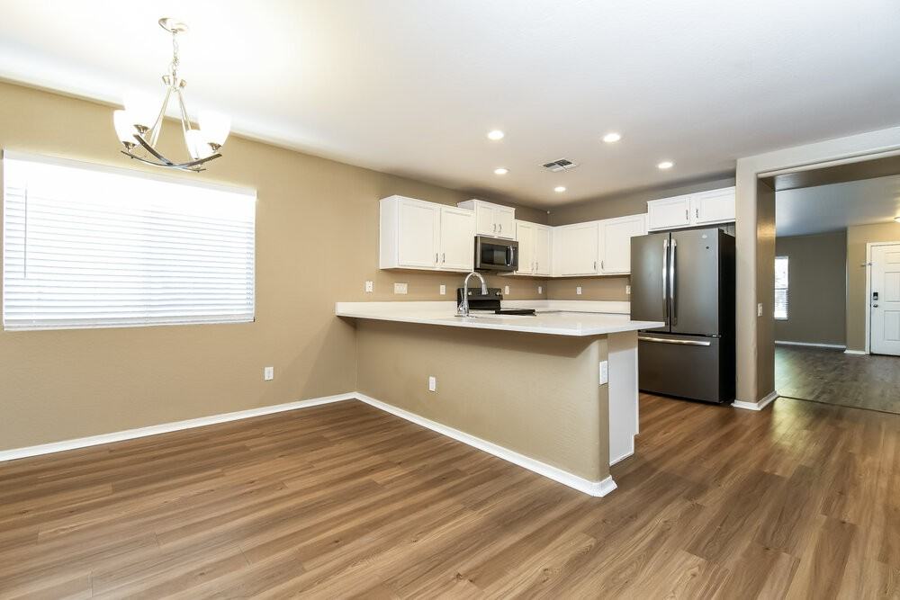 1701 E Christopher St - Photo 6 of 16