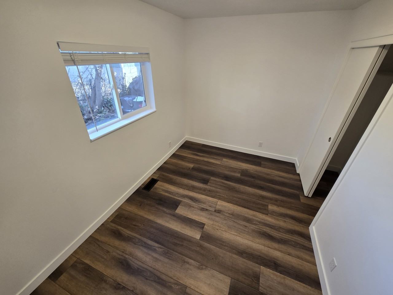 859 E Stratford Ave - Photo 2 of 9