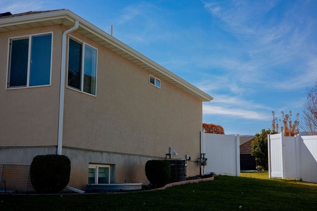 11583 S Windstone Cir - Photo 3 of 17