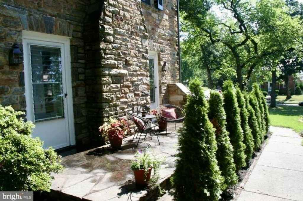 4006 Loch Raven Blvd - Photo 3 of 15