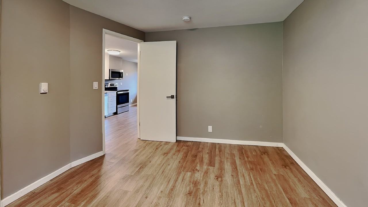 102 Summit Ave N #9 - Photo 4 of 20