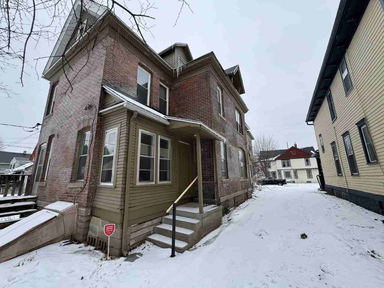 405 Queen Ave N #1 - Photo 4 of 20