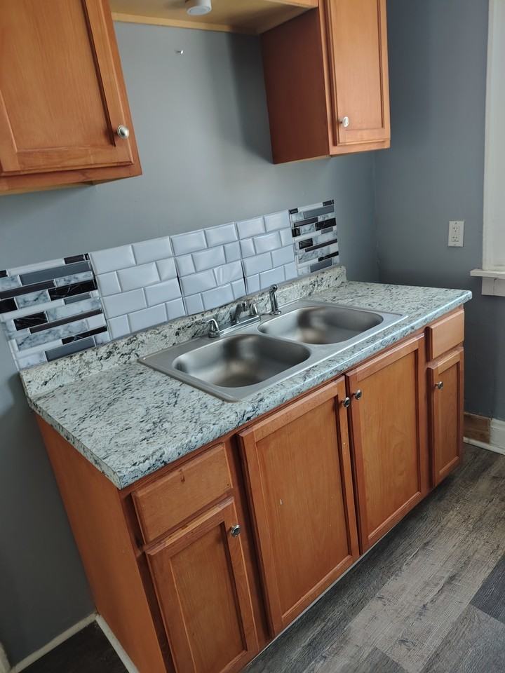 707 E 124th St #707UP - Photo 3 of 8