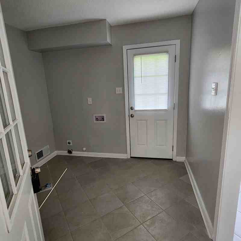 4765 Covington Pike - Photo 2 of 19