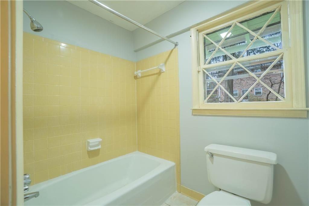 1865 Oak Grove Rd Ne - Photo 7 of 17