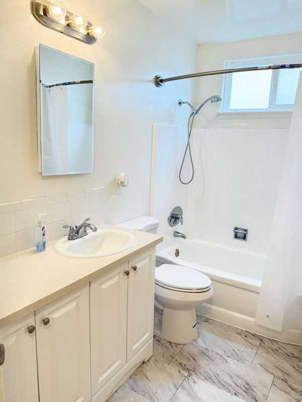 418 Roosevelt Ave ##3 - Photo 2 of 5