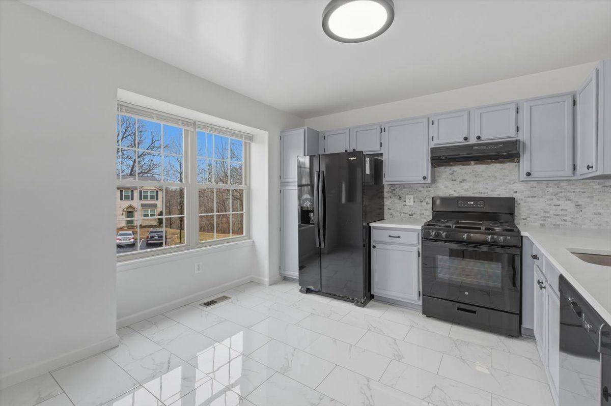 8501 Charnwood Ct - Photo 4 of 16