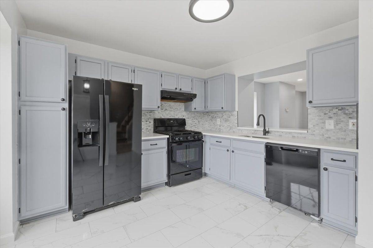 8501 Charnwood Ct - Photo 5 of 16