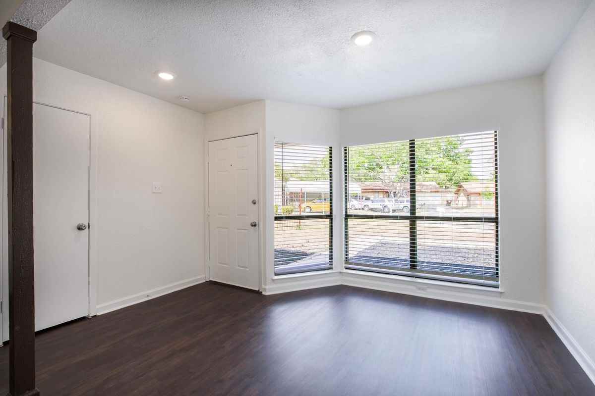 7506 Lincoln Village Dr - Photo 5 of 29